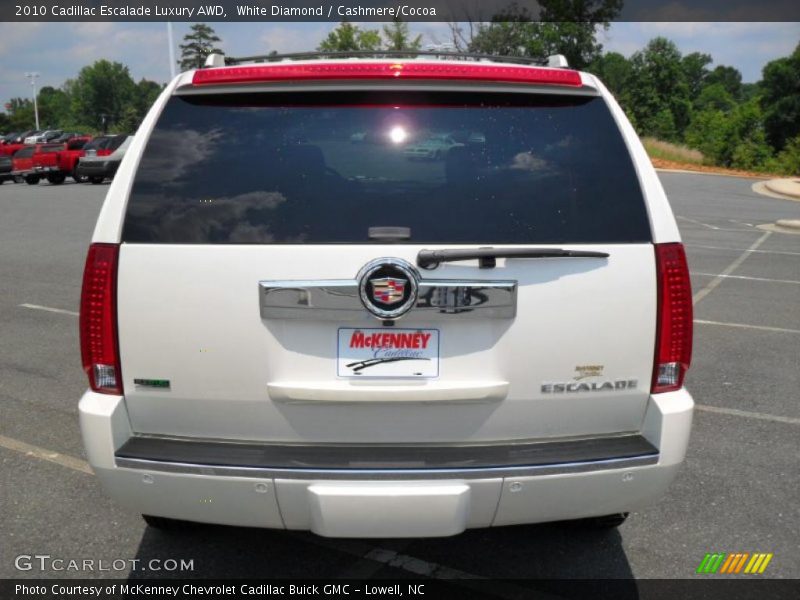 White Diamond / Cashmere/Cocoa 2010 Cadillac Escalade Luxury AWD