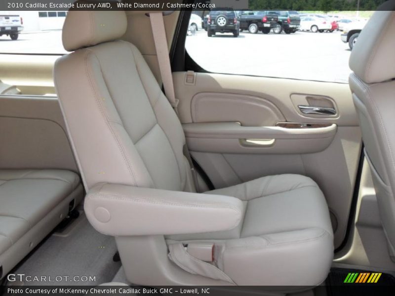 White Diamond / Cashmere/Cocoa 2010 Cadillac Escalade Luxury AWD