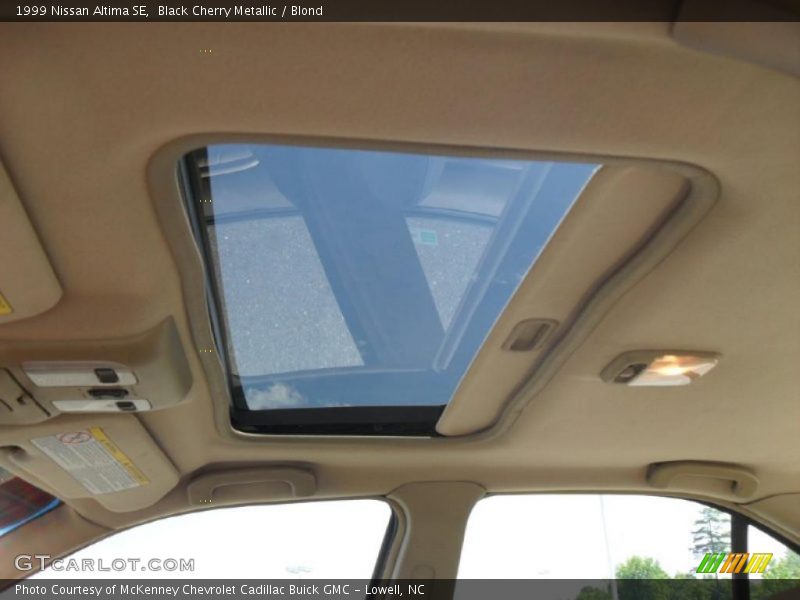 Black Cherry Metallic / Blond 1999 Nissan Altima SE