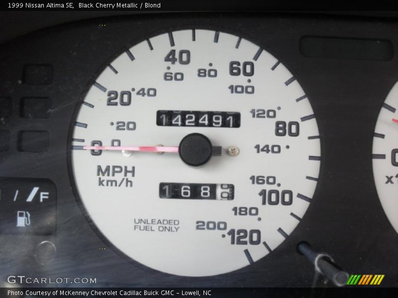 Black Cherry Metallic / Blond 1999 Nissan Altima SE