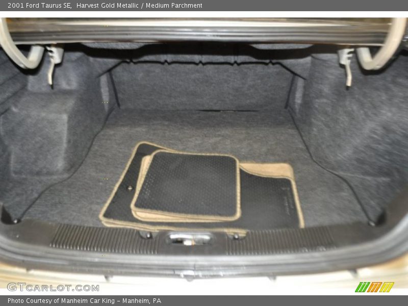 Harvest Gold Metallic / Medium Parchment 2001 Ford Taurus SE