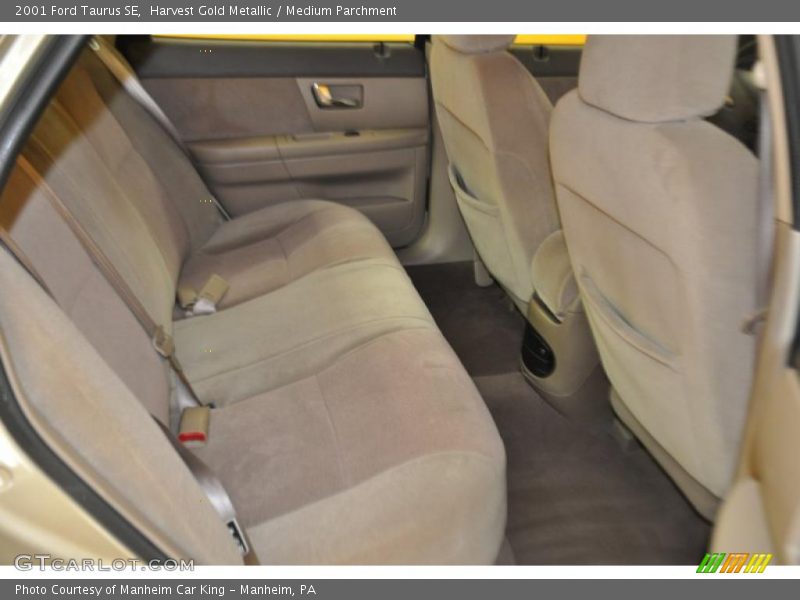 Harvest Gold Metallic / Medium Parchment 2001 Ford Taurus SE