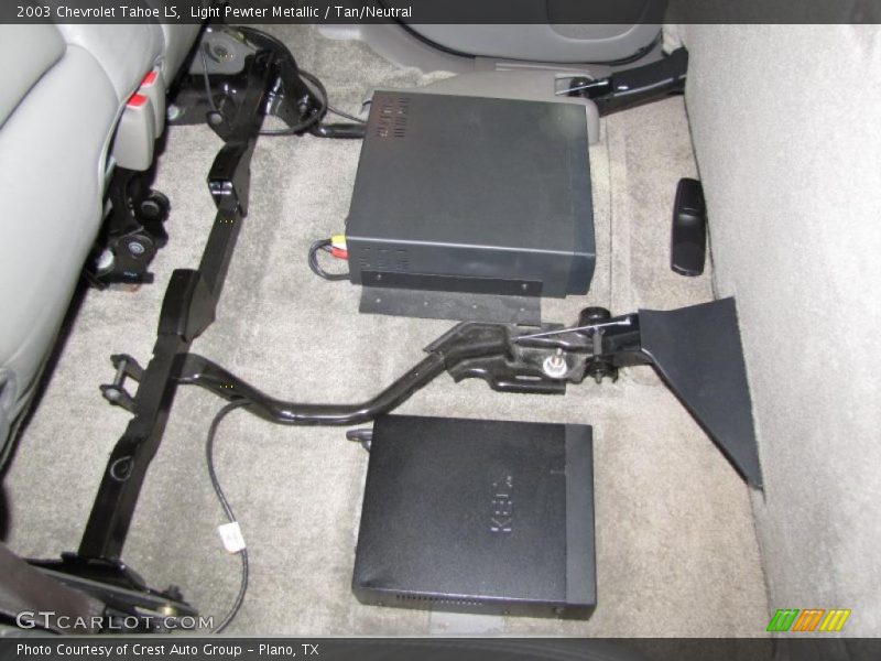 Light Pewter Metallic / Tan/Neutral 2003 Chevrolet Tahoe LS
