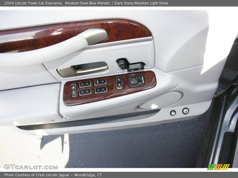 Medium Steel Blue Metallic / Dark Stone/Medium Light Stone 2004 Lincoln Town Car Executive