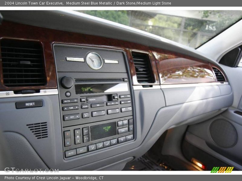 Medium Steel Blue Metallic / Dark Stone/Medium Light Stone 2004 Lincoln Town Car Executive
