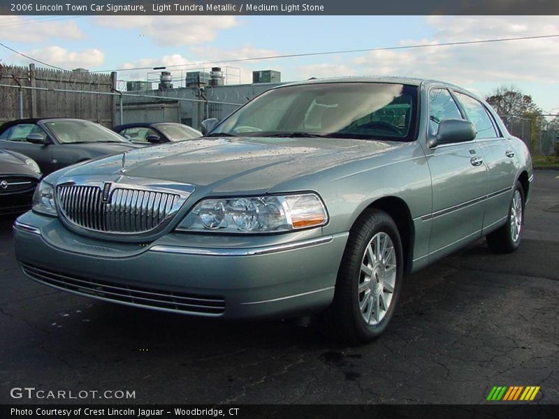 Light Tundra Metallic / Medium Light Stone 2006 Lincoln Town Car Signature