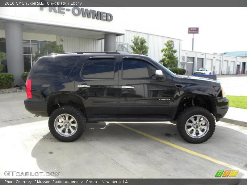 Onyx Black / Ebony 2010 GMC Yukon SLE