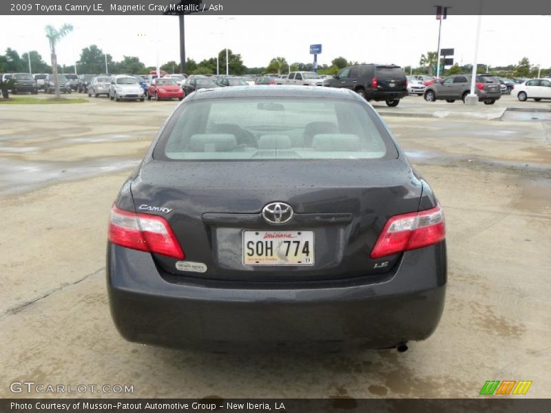Magnetic Gray Metallic / Ash 2009 Toyota Camry LE