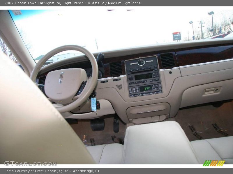 Light French Silk Metallic / Medium Light Stone 2007 Lincoln Town Car Signature