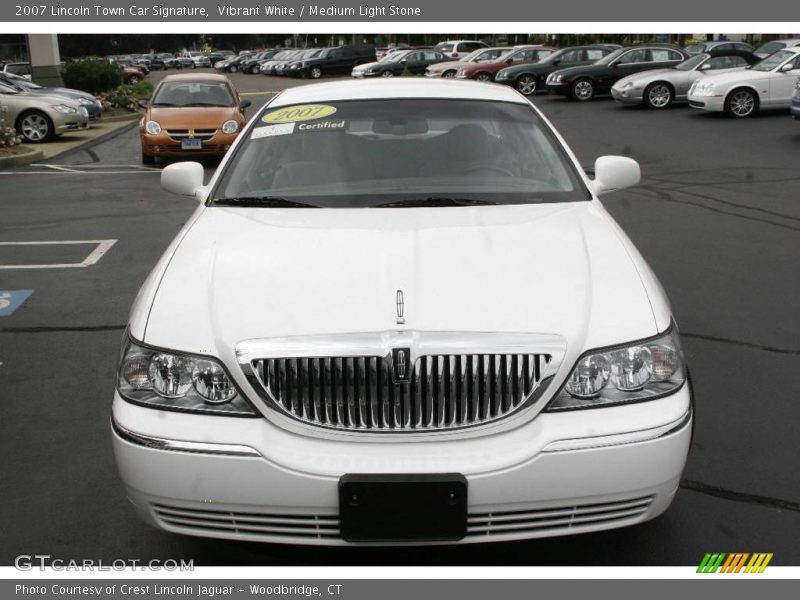 Vibrant White / Medium Light Stone 2007 Lincoln Town Car Signature