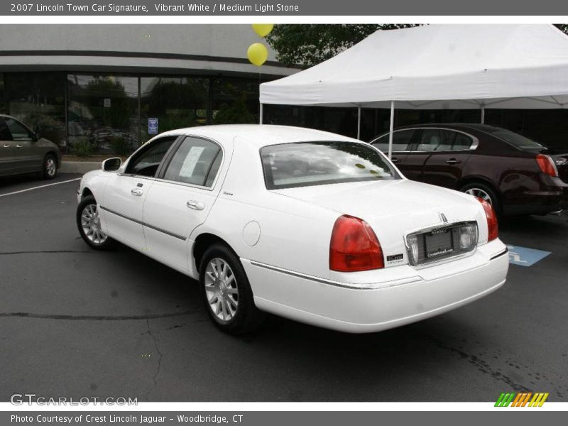 Vibrant White / Medium Light Stone 2007 Lincoln Town Car Signature
