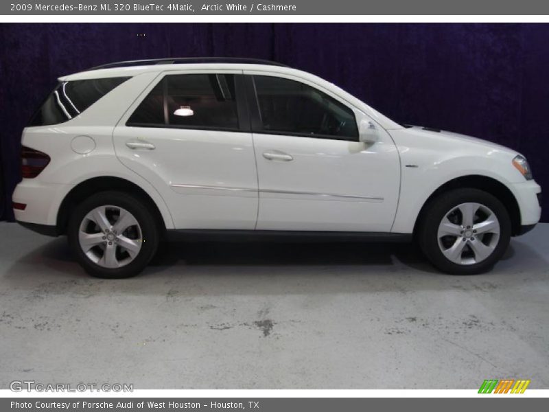 Arctic White / Cashmere 2009 Mercedes-Benz ML 320 BlueTec 4Matic