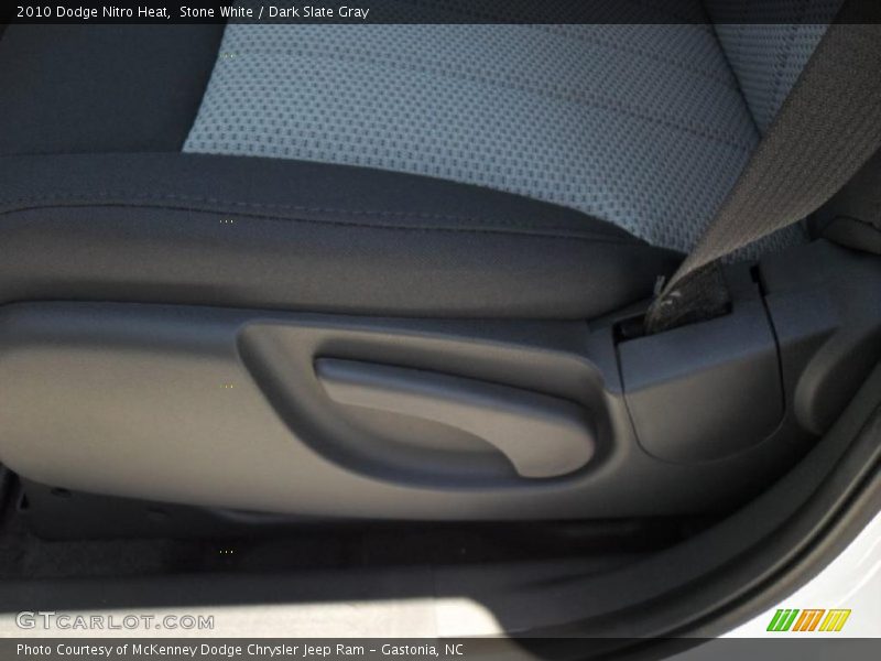 Stone White / Dark Slate Gray 2010 Dodge Nitro Heat