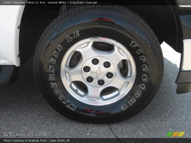 Summit White / Gray/Dark Charcoal 2005 Chevrolet Tahoe LS 4x4