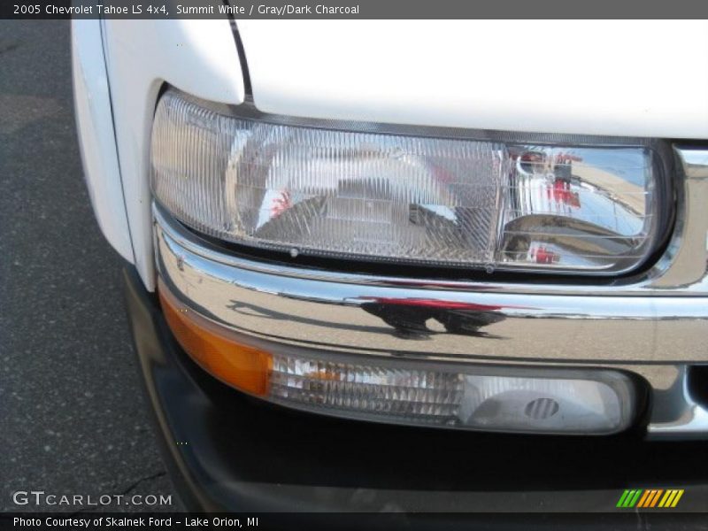 Summit White / Gray/Dark Charcoal 2005 Chevrolet Tahoe LS 4x4