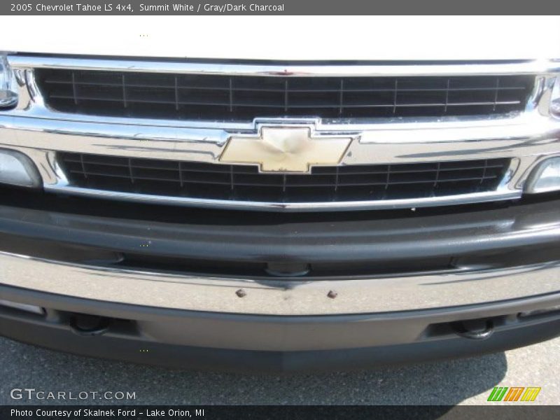 Summit White / Gray/Dark Charcoal 2005 Chevrolet Tahoe LS 4x4