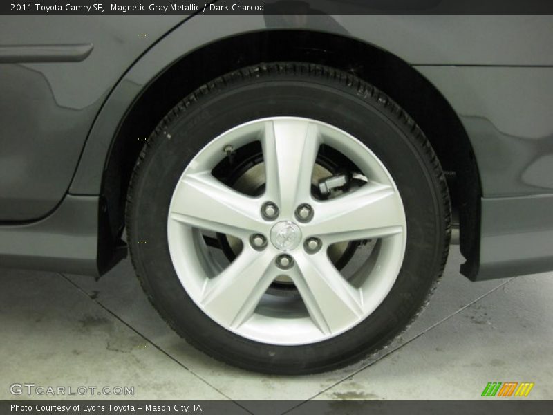 Magnetic Gray Metallic / Dark Charcoal 2011 Toyota Camry SE