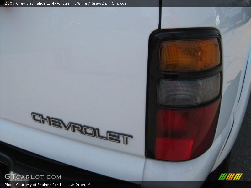Summit White / Gray/Dark Charcoal 2005 Chevrolet Tahoe LS 4x4