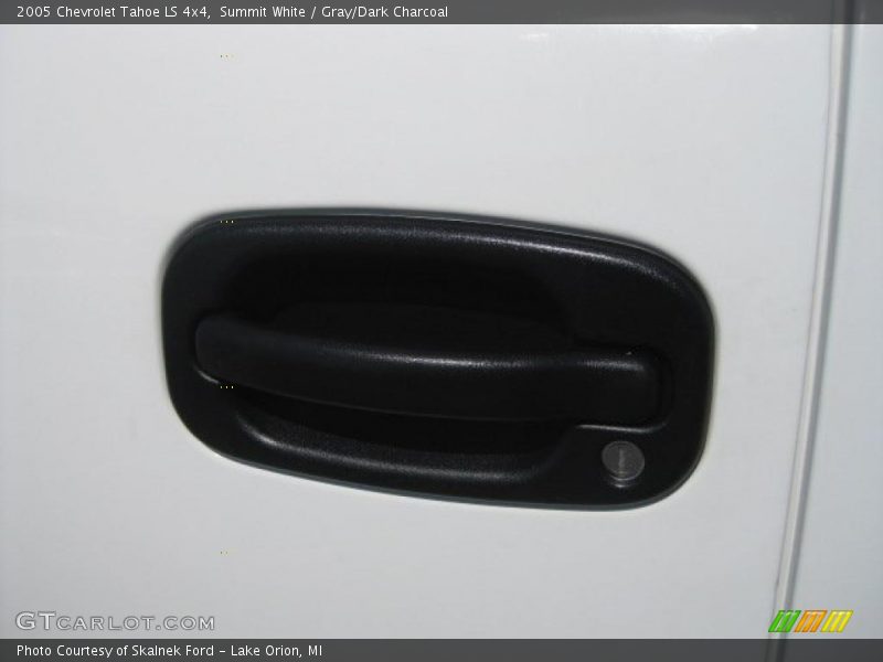 Summit White / Gray/Dark Charcoal 2005 Chevrolet Tahoe LS 4x4