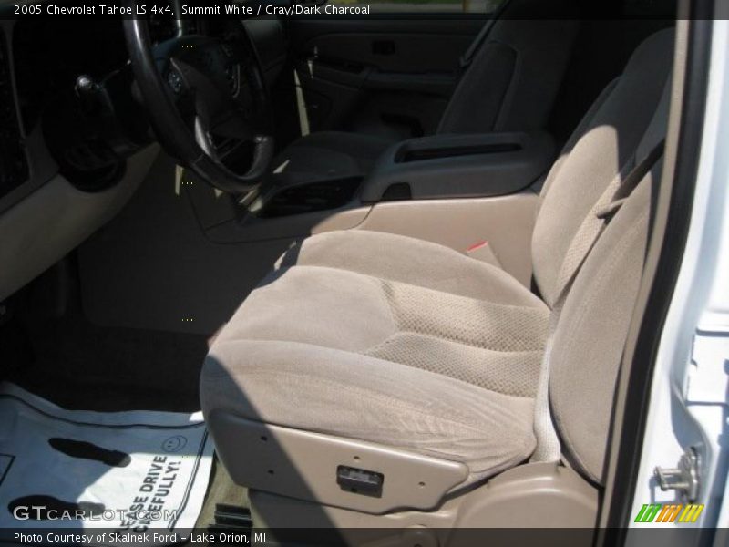Summit White / Gray/Dark Charcoal 2005 Chevrolet Tahoe LS 4x4