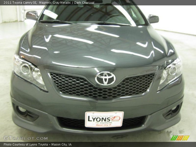 Magnetic Gray Metallic / Dark Charcoal 2011 Toyota Camry SE