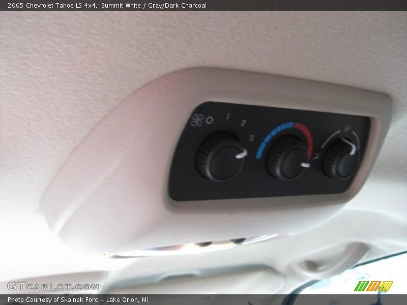 Summit White / Gray/Dark Charcoal 2005 Chevrolet Tahoe LS 4x4