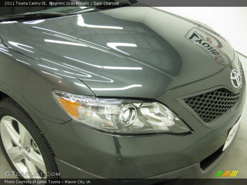 Magnetic Gray Metallic / Dark Charcoal 2011 Toyota Camry SE