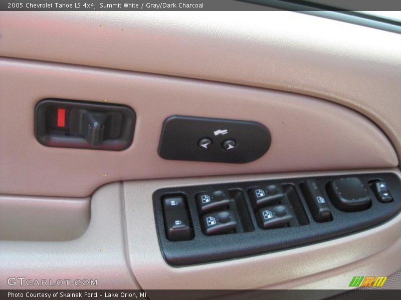 Summit White / Gray/Dark Charcoal 2005 Chevrolet Tahoe LS 4x4