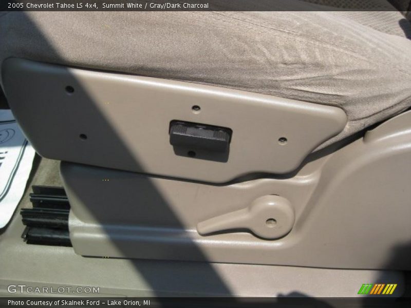 Summit White / Gray/Dark Charcoal 2005 Chevrolet Tahoe LS 4x4