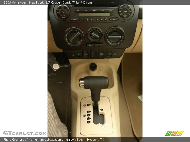 Candy White / Cream 2009 Volkswagen New Beetle 2.5 Coupe