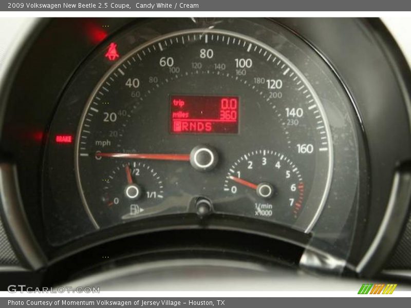 Candy White / Cream 2009 Volkswagen New Beetle 2.5 Coupe