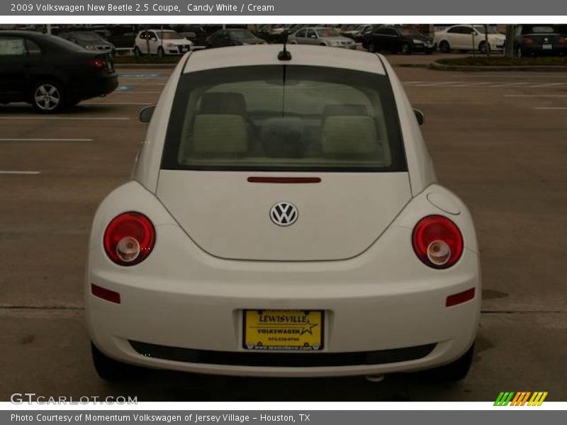 Candy White / Cream 2009 Volkswagen New Beetle 2.5 Coupe