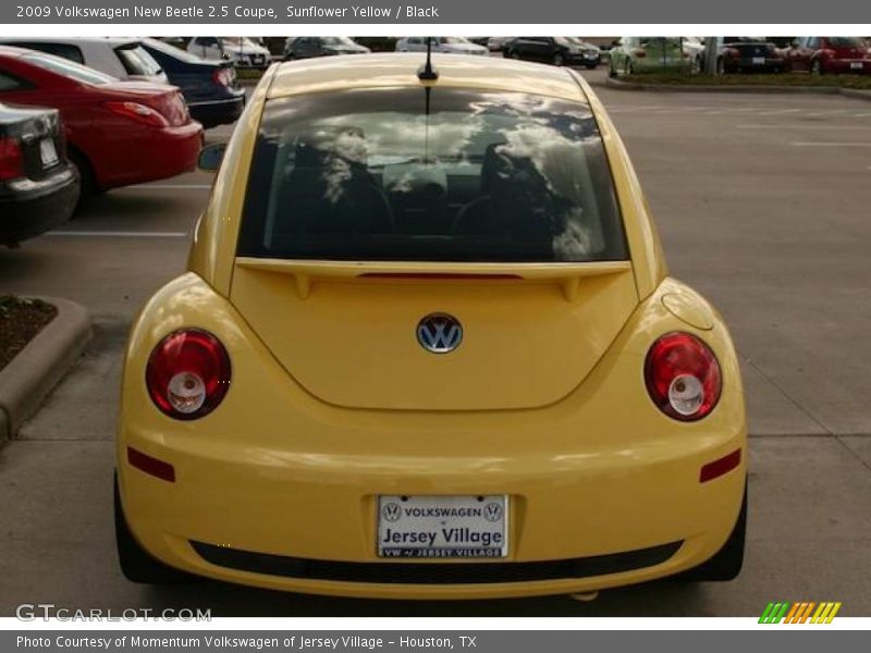 Sunflower Yellow / Black 2009 Volkswagen New Beetle 2.5 Coupe