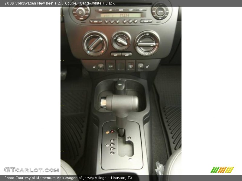 Candy White / Black 2009 Volkswagen New Beetle 2.5 Coupe