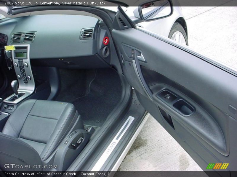 Silver Metallic / Off-Black 2007 Volvo C70 T5 Convertible