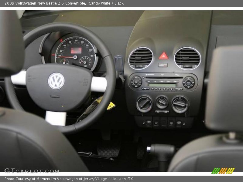 Candy White / Black 2009 Volkswagen New Beetle 2.5 Convertible