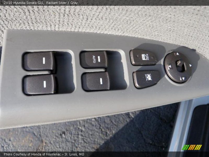 Radiant Silver / Gray 2010 Hyundai Sonata GLS