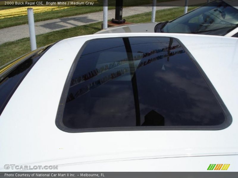 Bright White / Medium Gray 2000 Buick Regal GSE