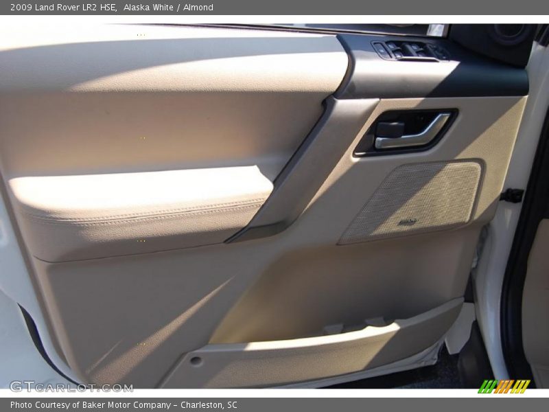 Alaska White / Almond 2009 Land Rover LR2 HSE