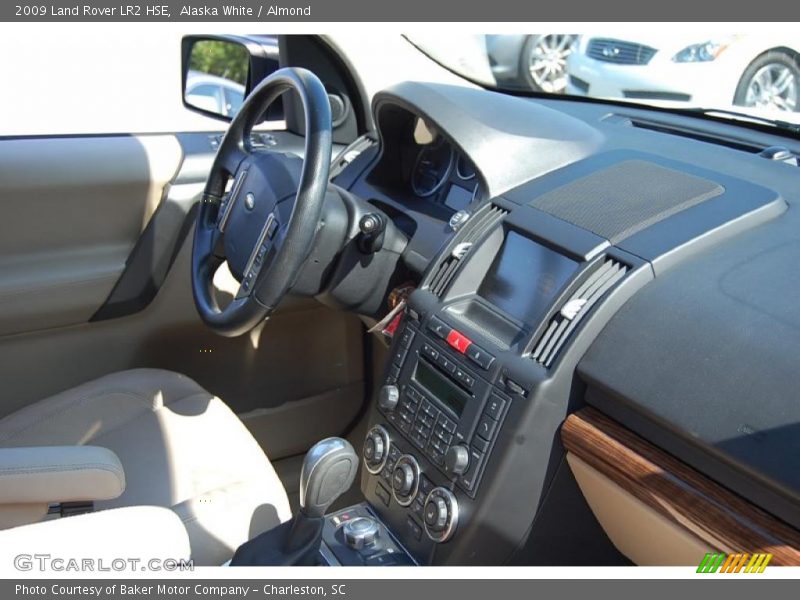 Alaska White / Almond 2009 Land Rover LR2 HSE