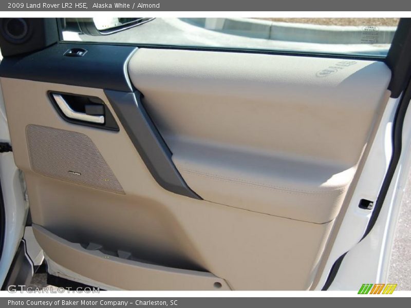 Alaska White / Almond 2009 Land Rover LR2 HSE