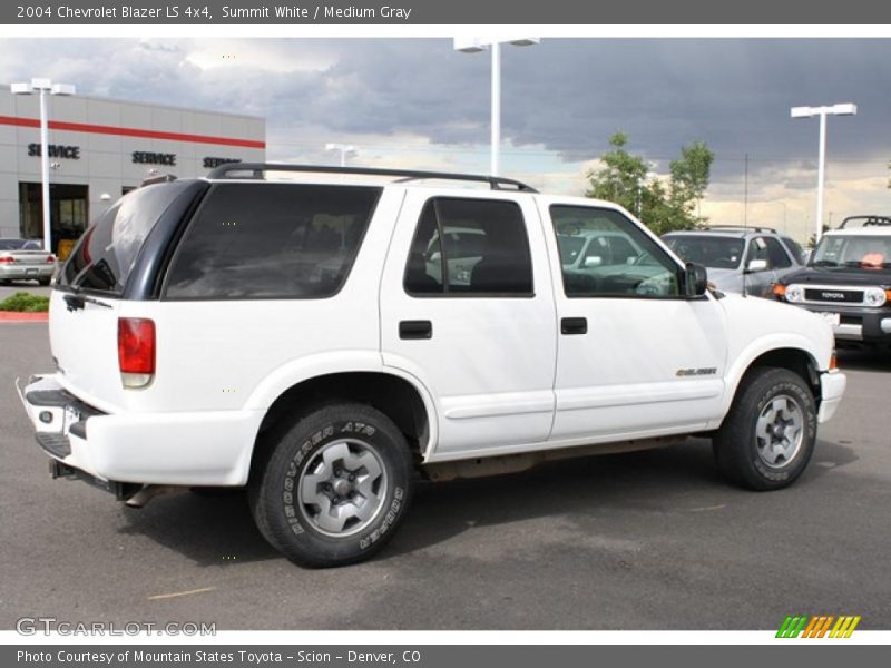 Summit White / Medium Gray 2004 Chevrolet Blazer LS 4x4