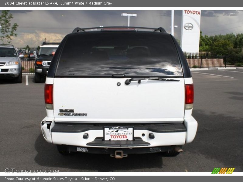 Summit White / Medium Gray 2004 Chevrolet Blazer LS 4x4