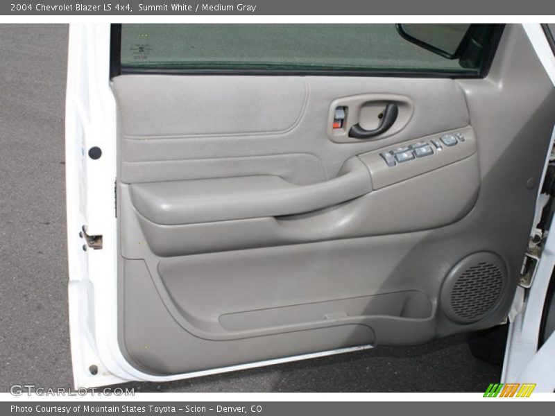 Summit White / Medium Gray 2004 Chevrolet Blazer LS 4x4