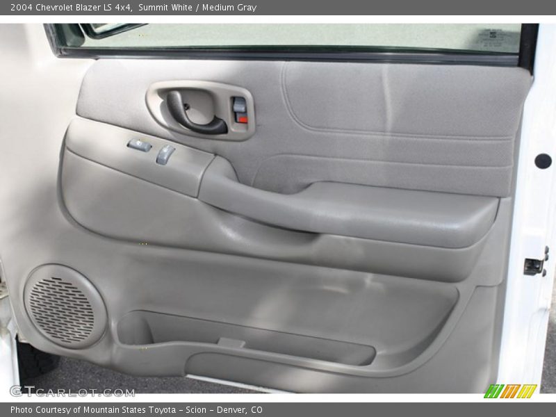 Summit White / Medium Gray 2004 Chevrolet Blazer LS 4x4