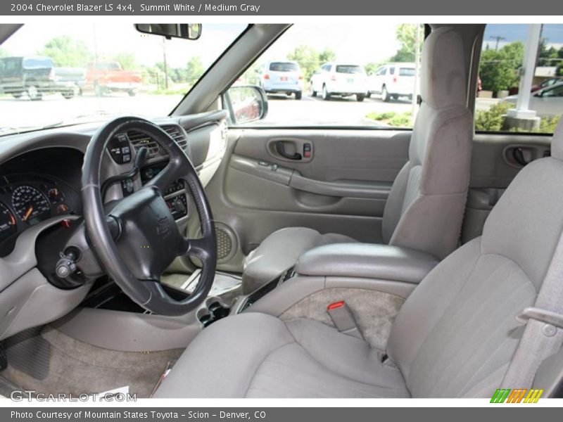 Summit White / Medium Gray 2004 Chevrolet Blazer LS 4x4