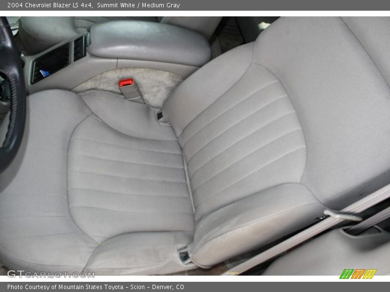 Summit White / Medium Gray 2004 Chevrolet Blazer LS 4x4