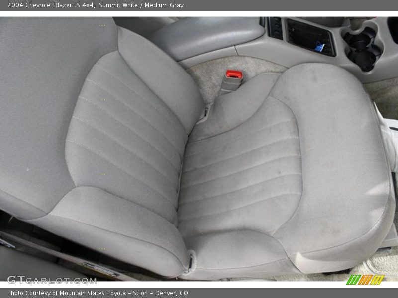 Summit White / Medium Gray 2004 Chevrolet Blazer LS 4x4
