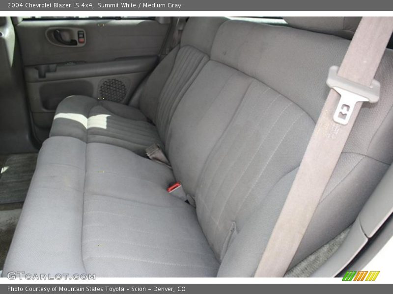 Summit White / Medium Gray 2004 Chevrolet Blazer LS 4x4