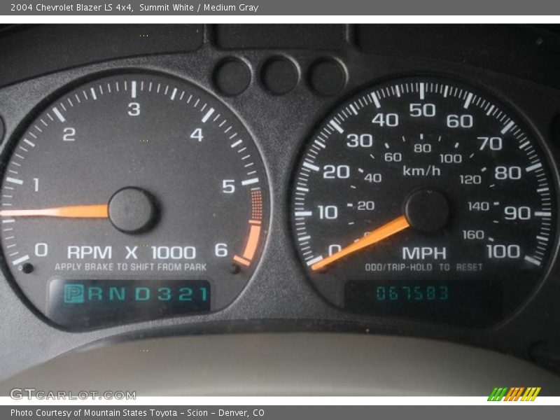 Summit White / Medium Gray 2004 Chevrolet Blazer LS 4x4